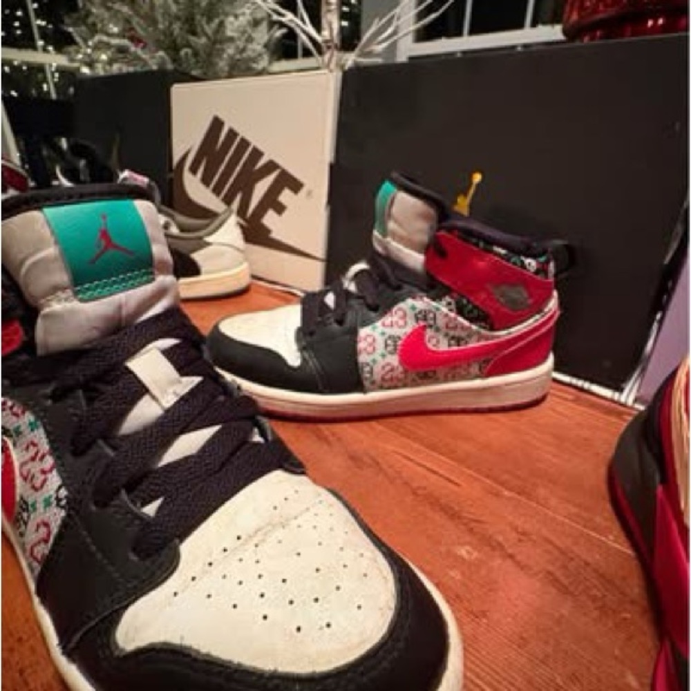 Jordan 1 Mid “Christmas Sweater” – Youth 1Y - Picture 2 of 3